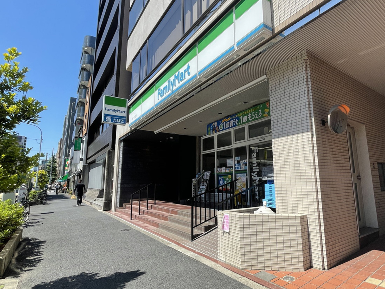徒歩1分のファミリーマート台東1丁目店