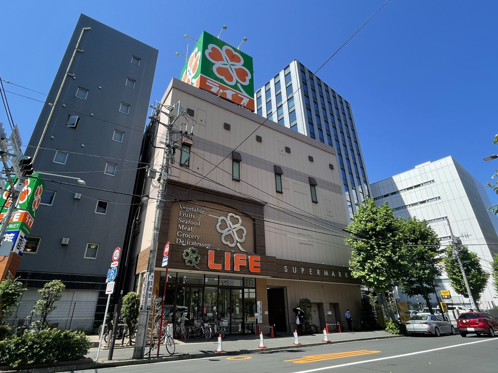 徒歩2分のライフ 神田和泉町店