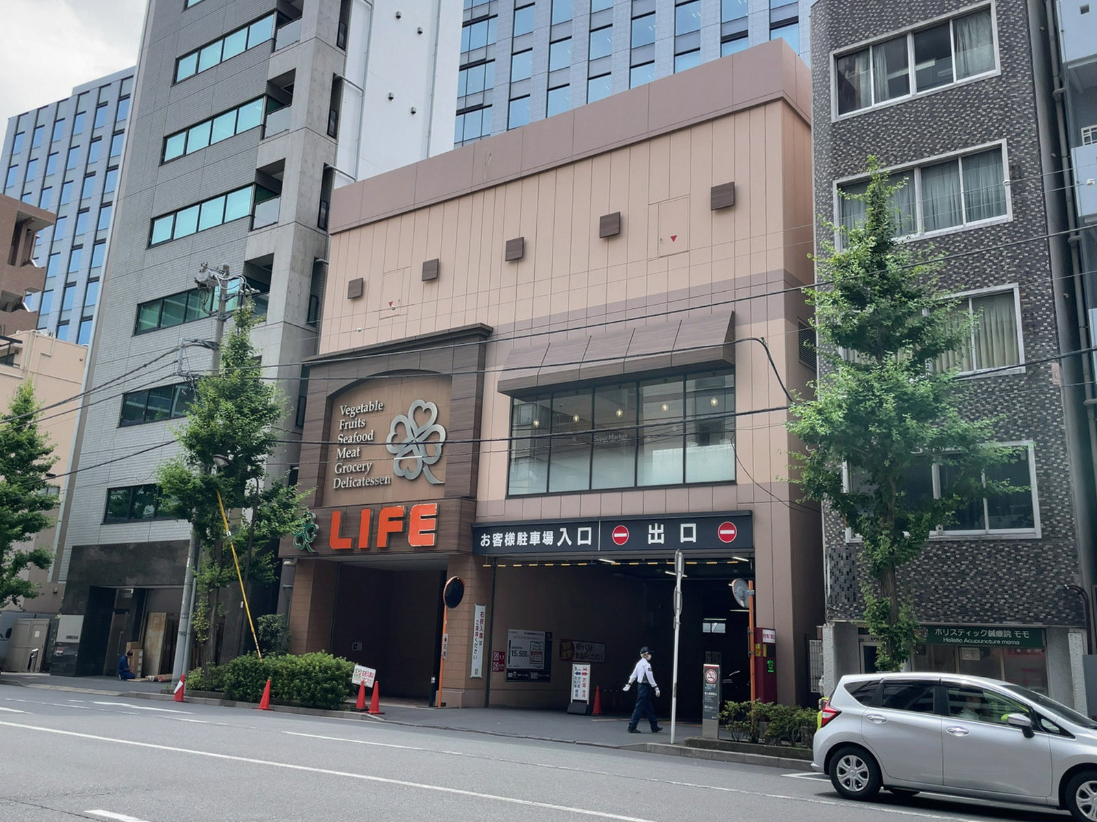 至近のライフ神田和泉町店