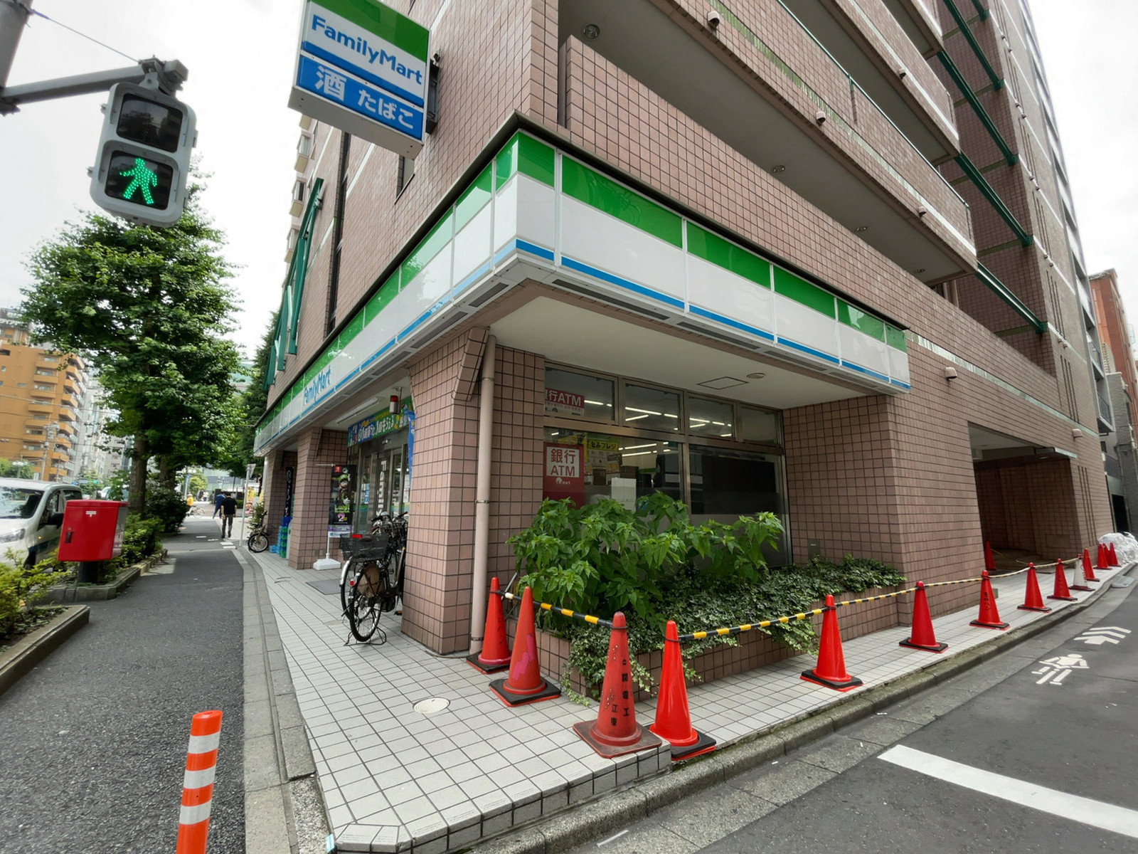 徒歩2分のファミリーマート 神田佐久間町店