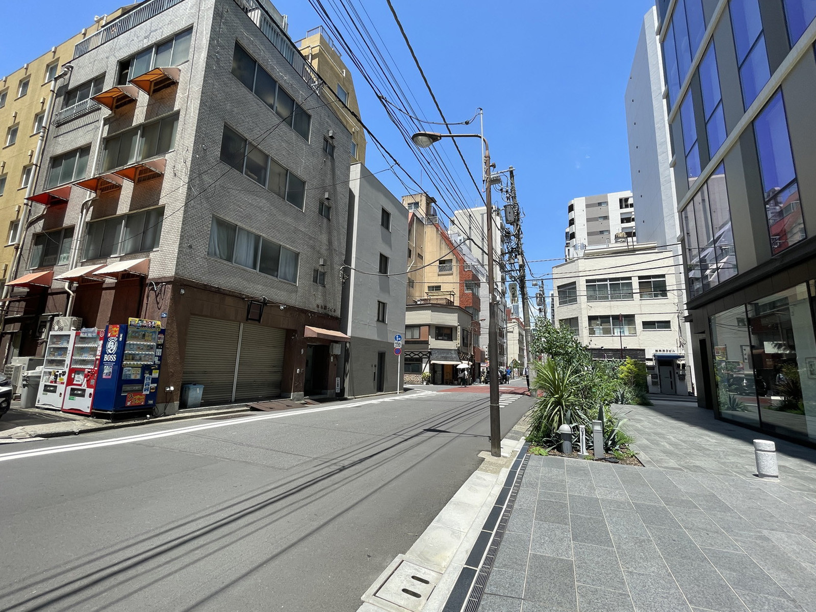 mirio神保町前面の通り