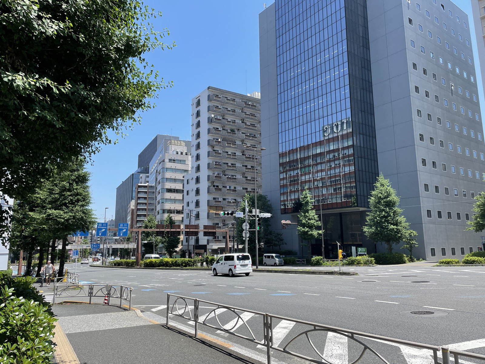 KUビル前面の第二京浜