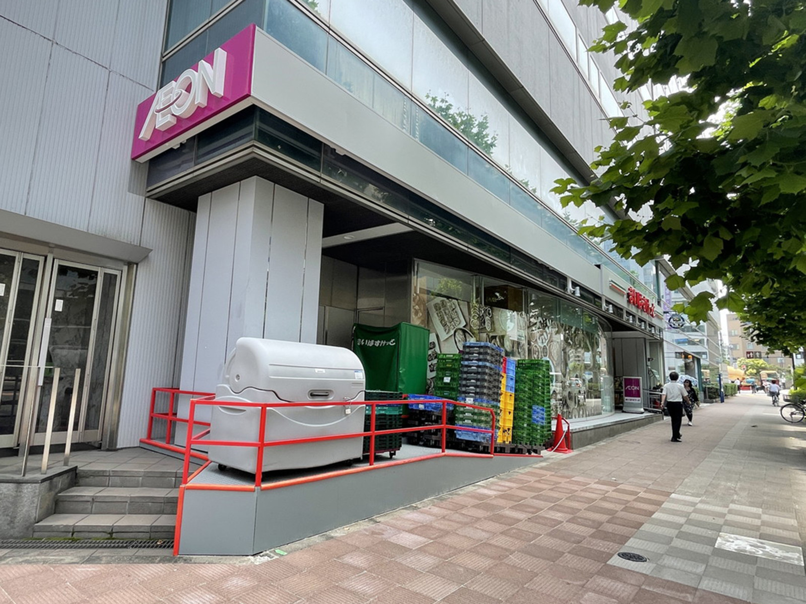 付近のまいばすけっと新富町駅前店