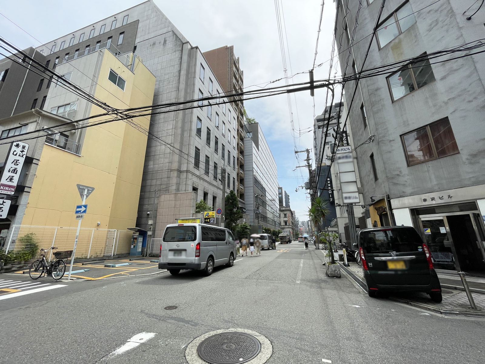赤沢ビル前面の通り