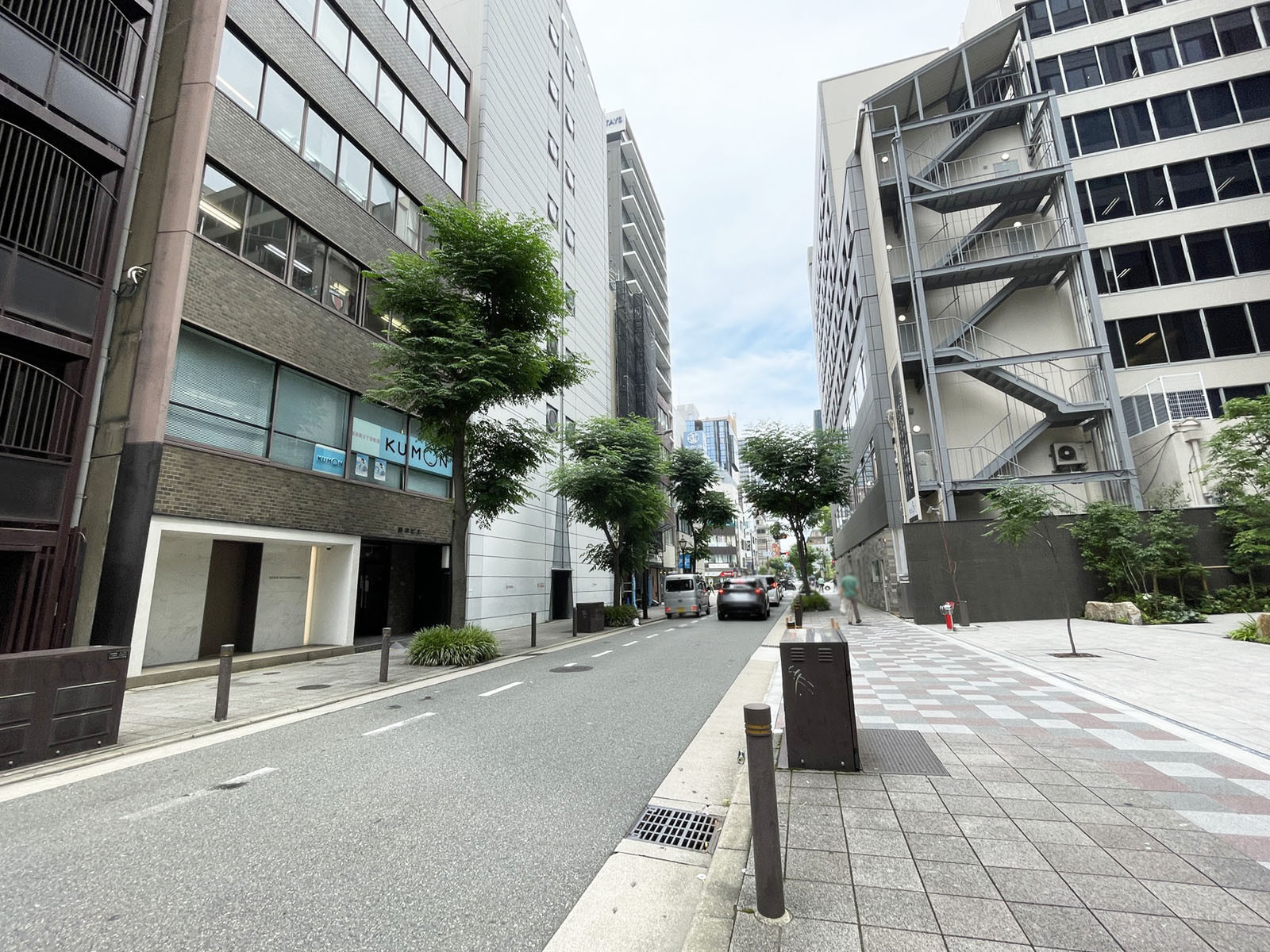 勝本ビル前面の通り