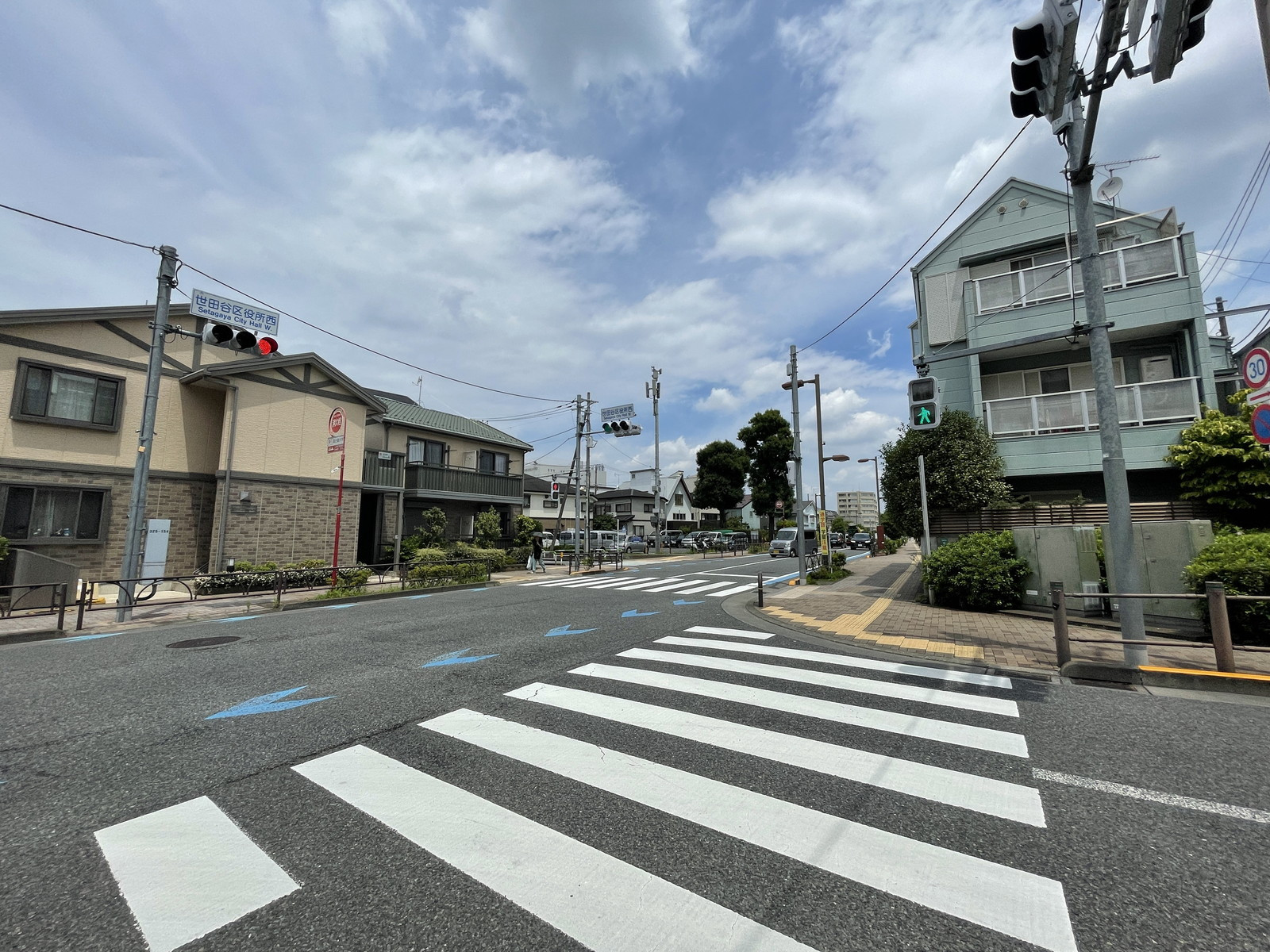至近の世田谷区役所西交差点