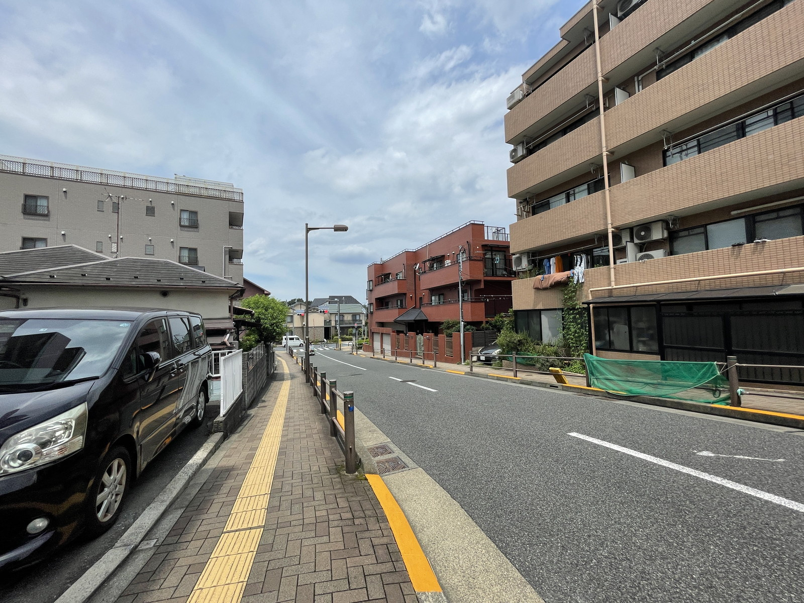 かねこビル前面の通り