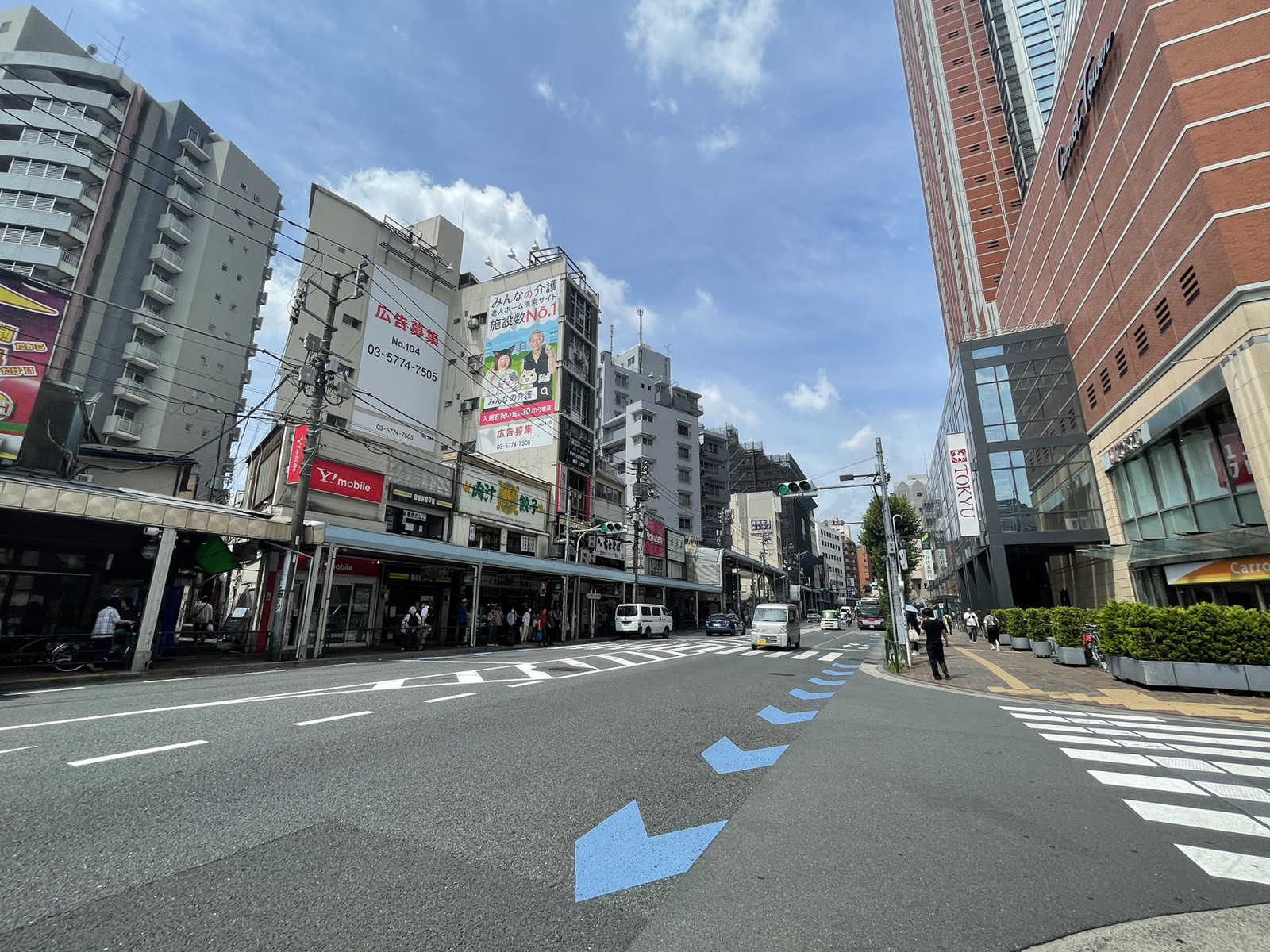 キャロットタワー前面の通り