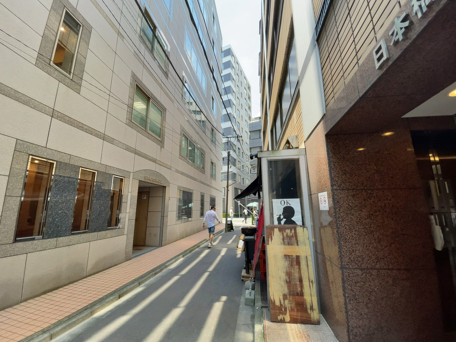 日本橋末広ビル前面の通り
