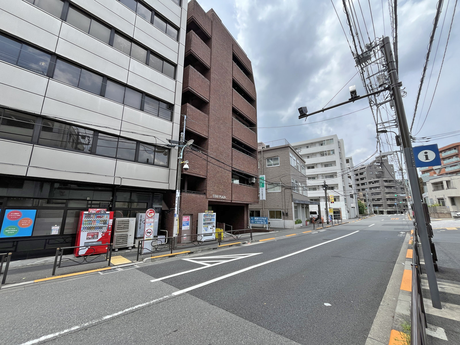 後楽二丁目ビル前面通り