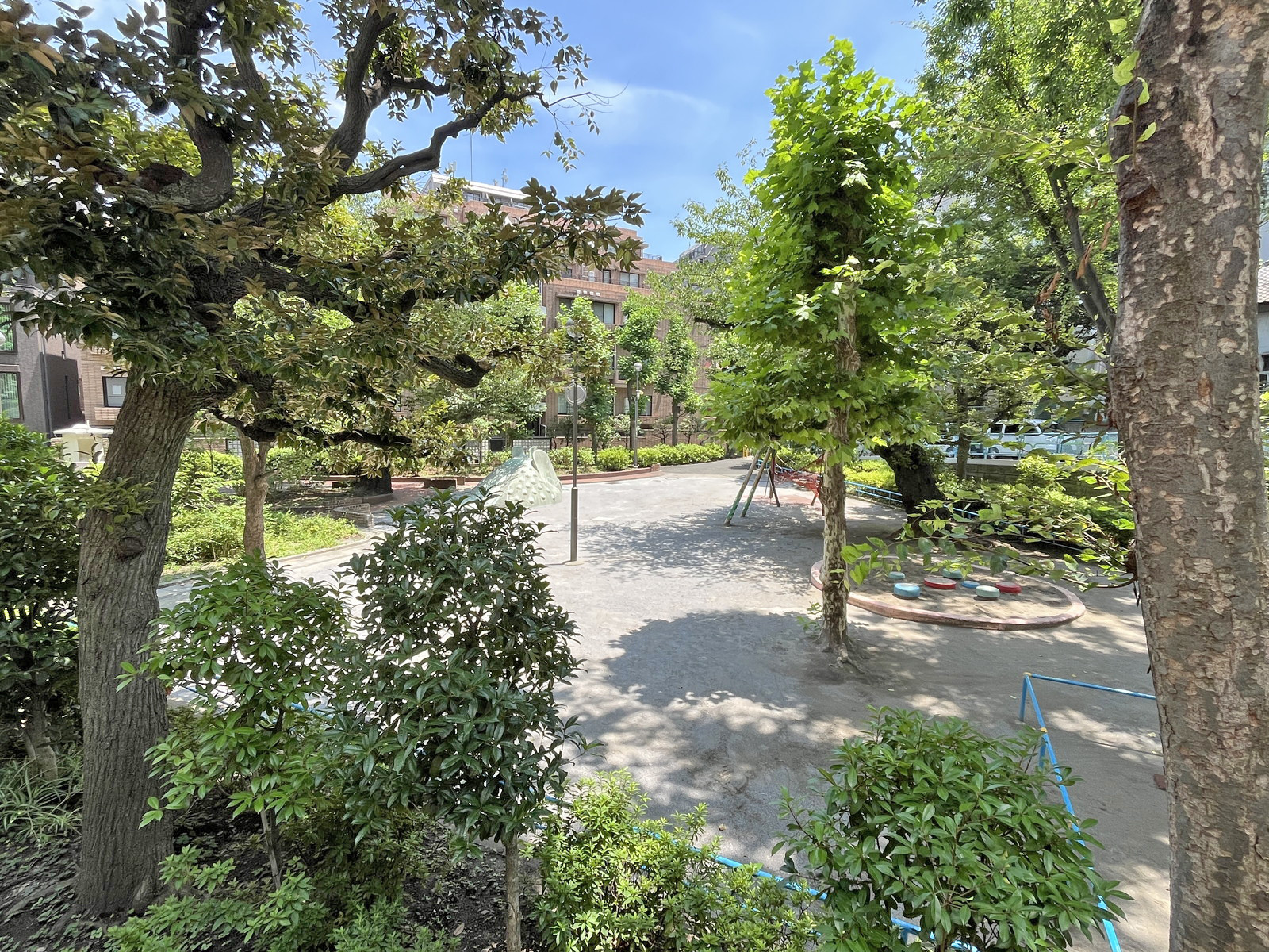 裏手の大塚仲町公園