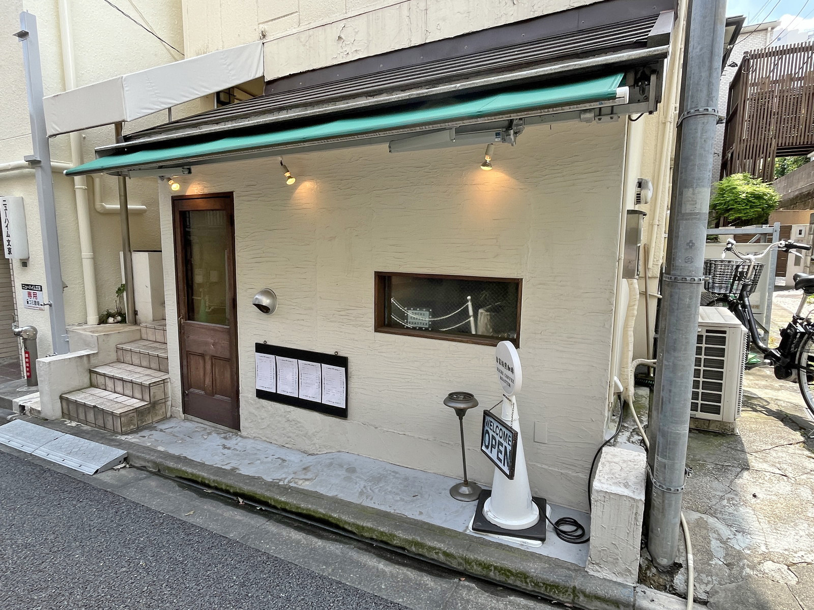 徒歩1分のスクルコーヒーロースター