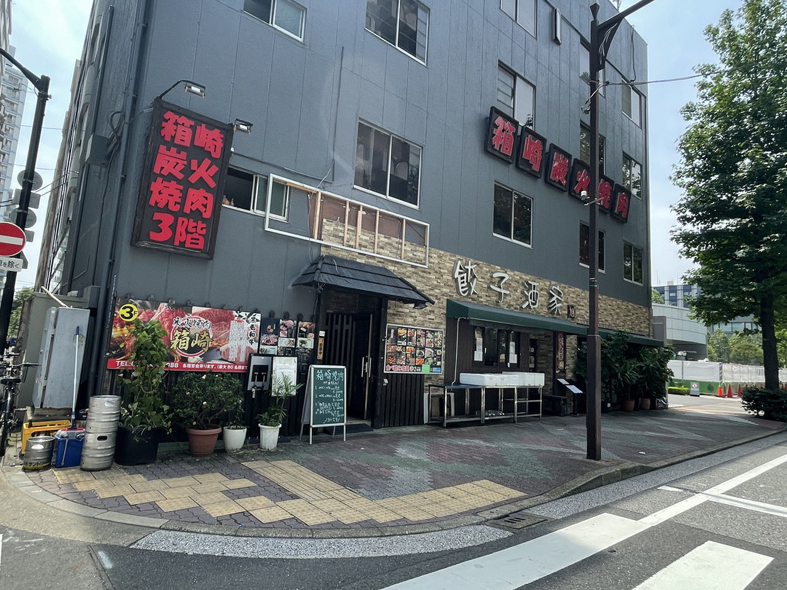 周辺には飲食店が点在