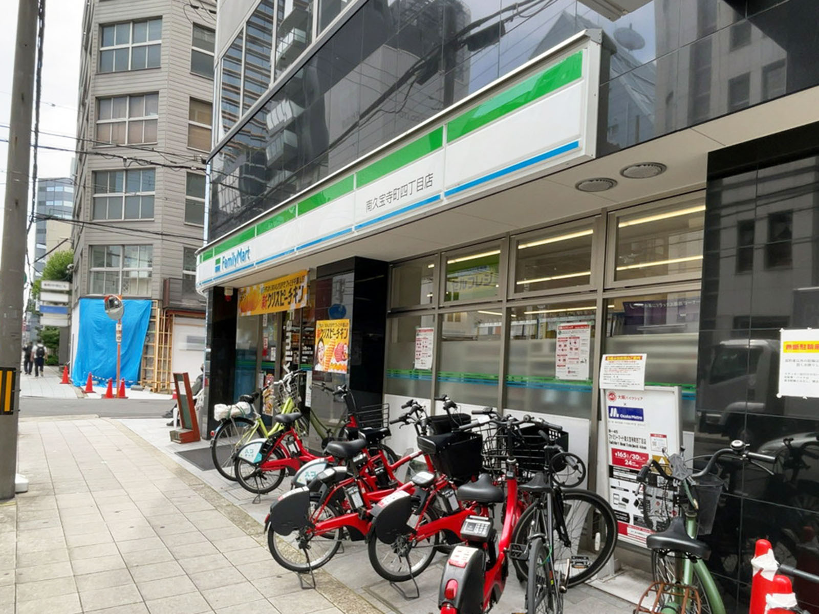 斜め向かいのファミリーマート 南久宝寺町四丁目店