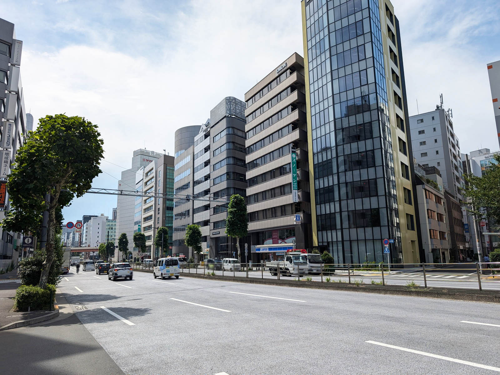 VORT秋葉原7前面の靖国通り