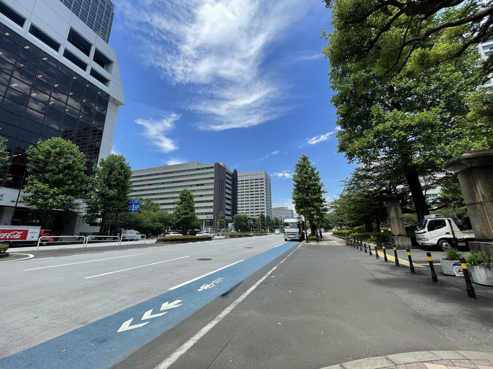 日比谷パークフロント前面の通り