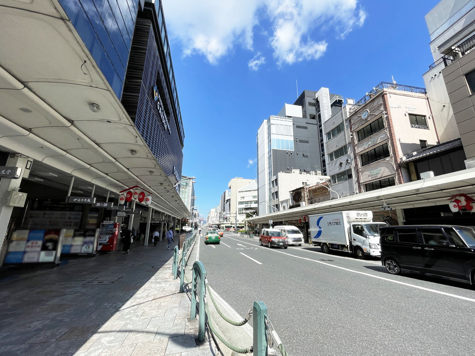 よしや四条ビル前面の通り