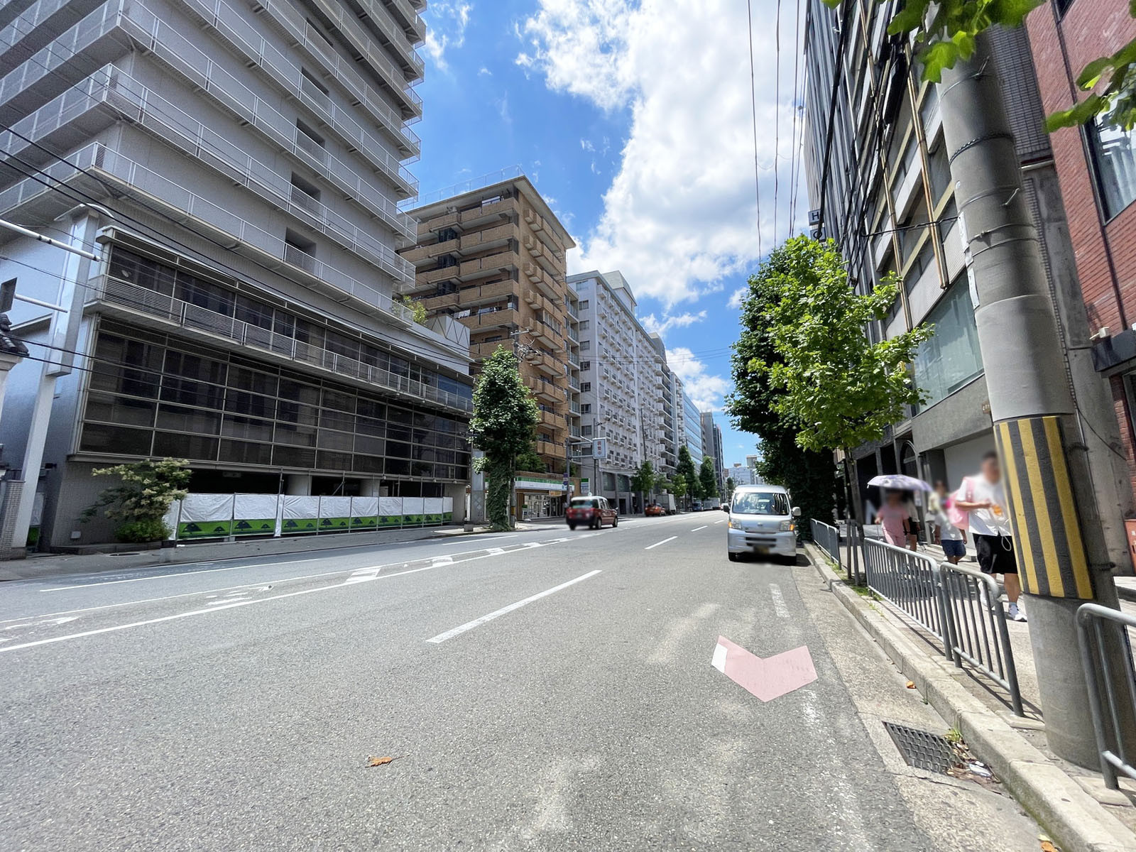 NASビル前面の通り