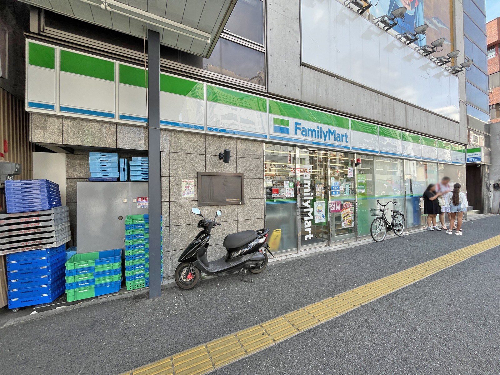 徒歩5分のファミリーマート西浅草一丁目店