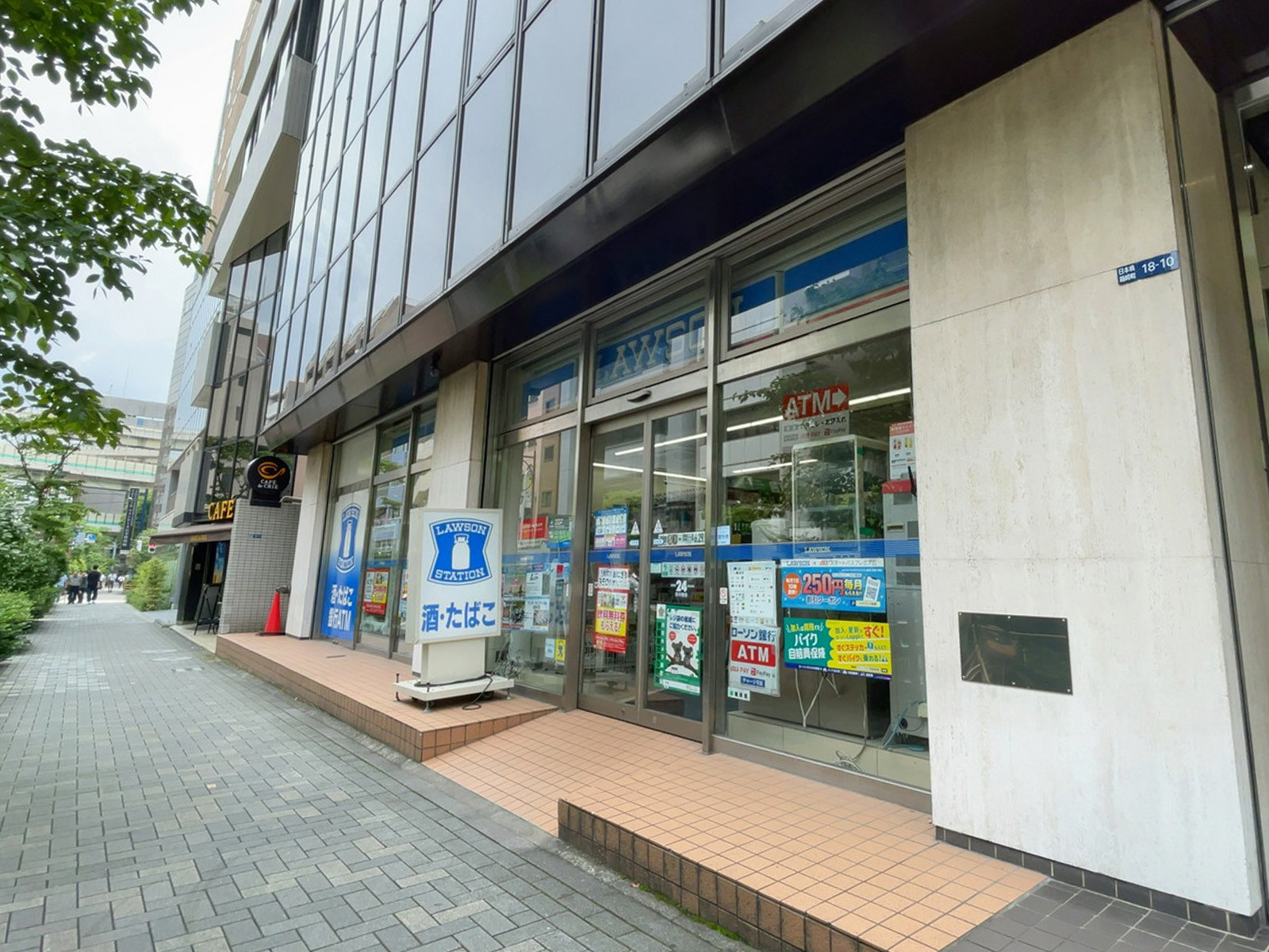近くのローソン 箱崎湊橋店