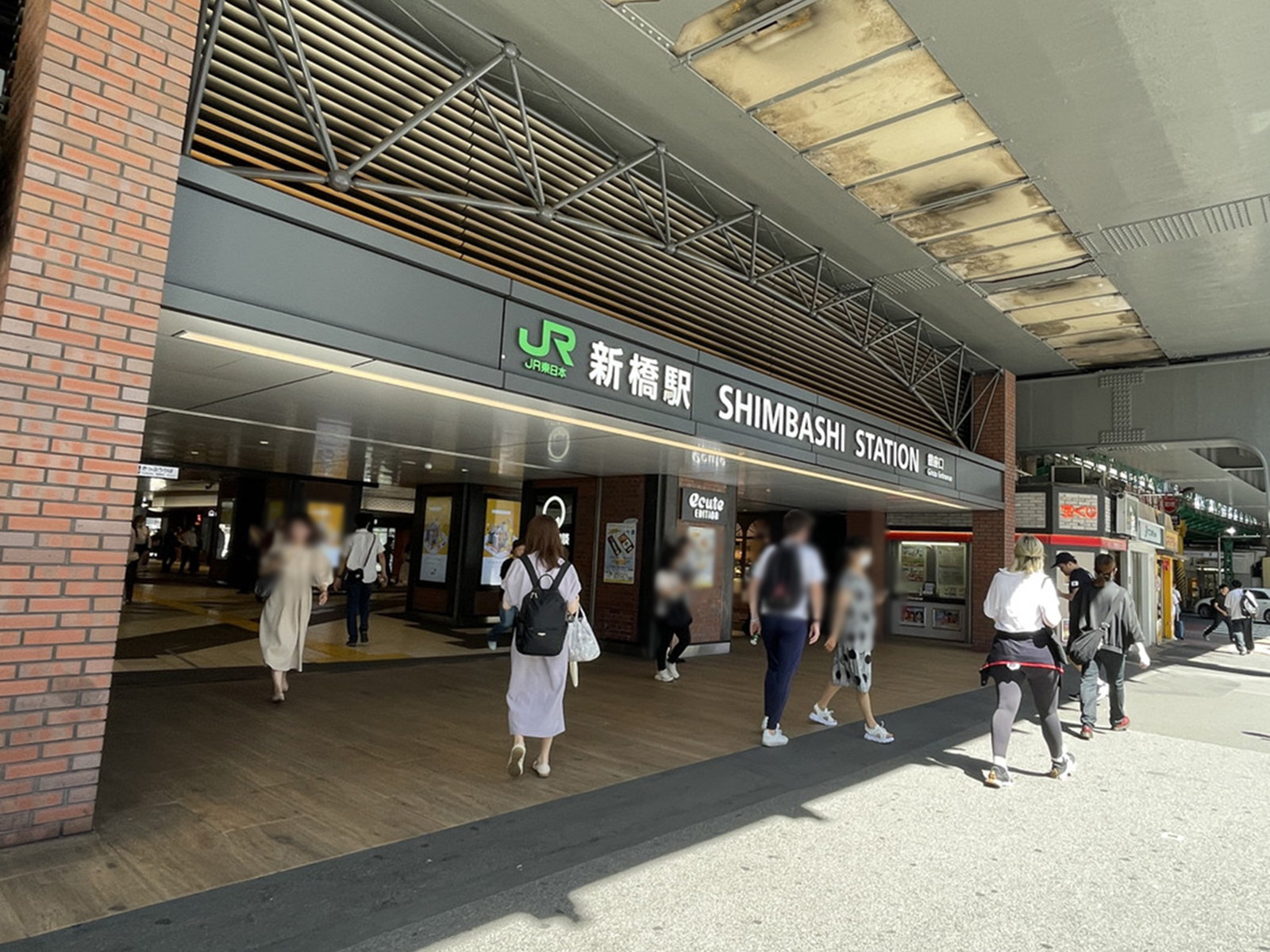 最寄りの「新橋駅」