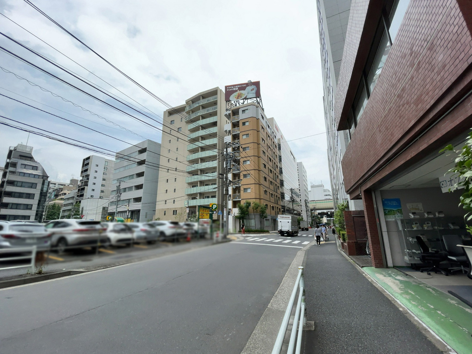 小網町ハイツ前面の通り
