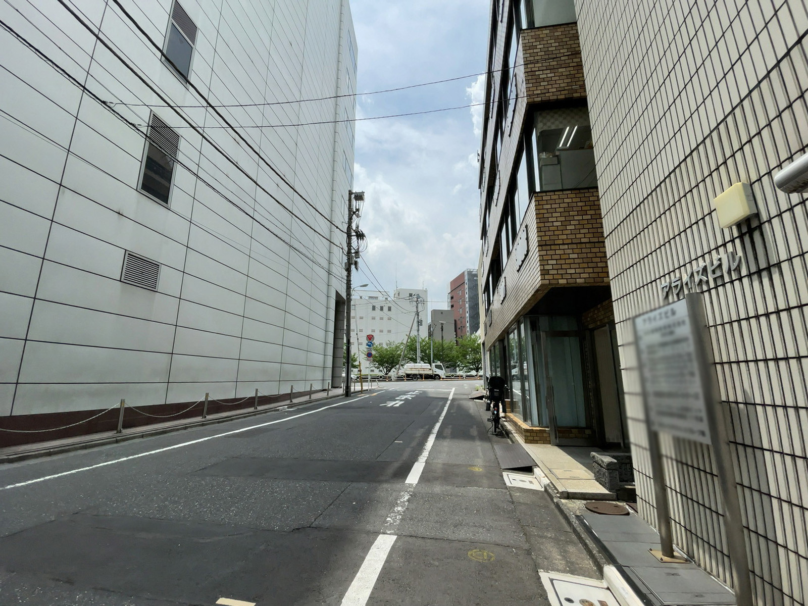 アライズビル前面の通り