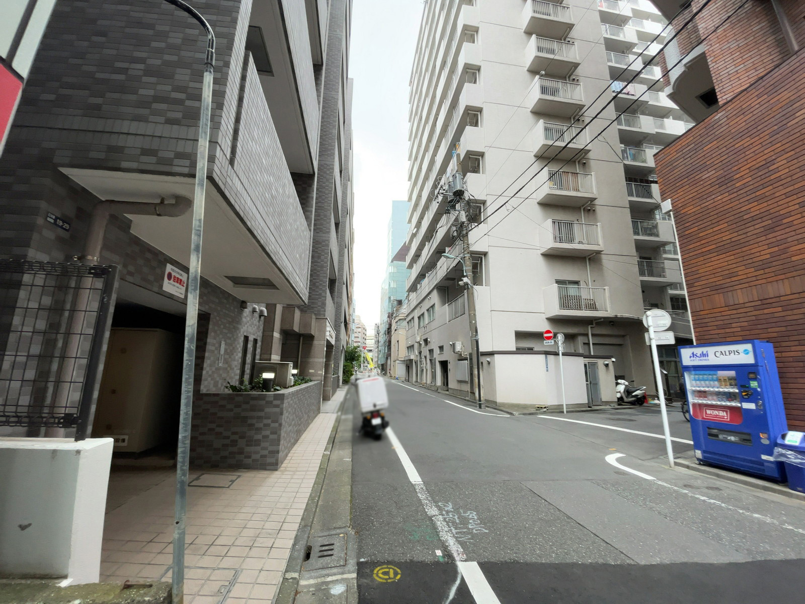 THE OFFICE HAKOZAKI前面の通り