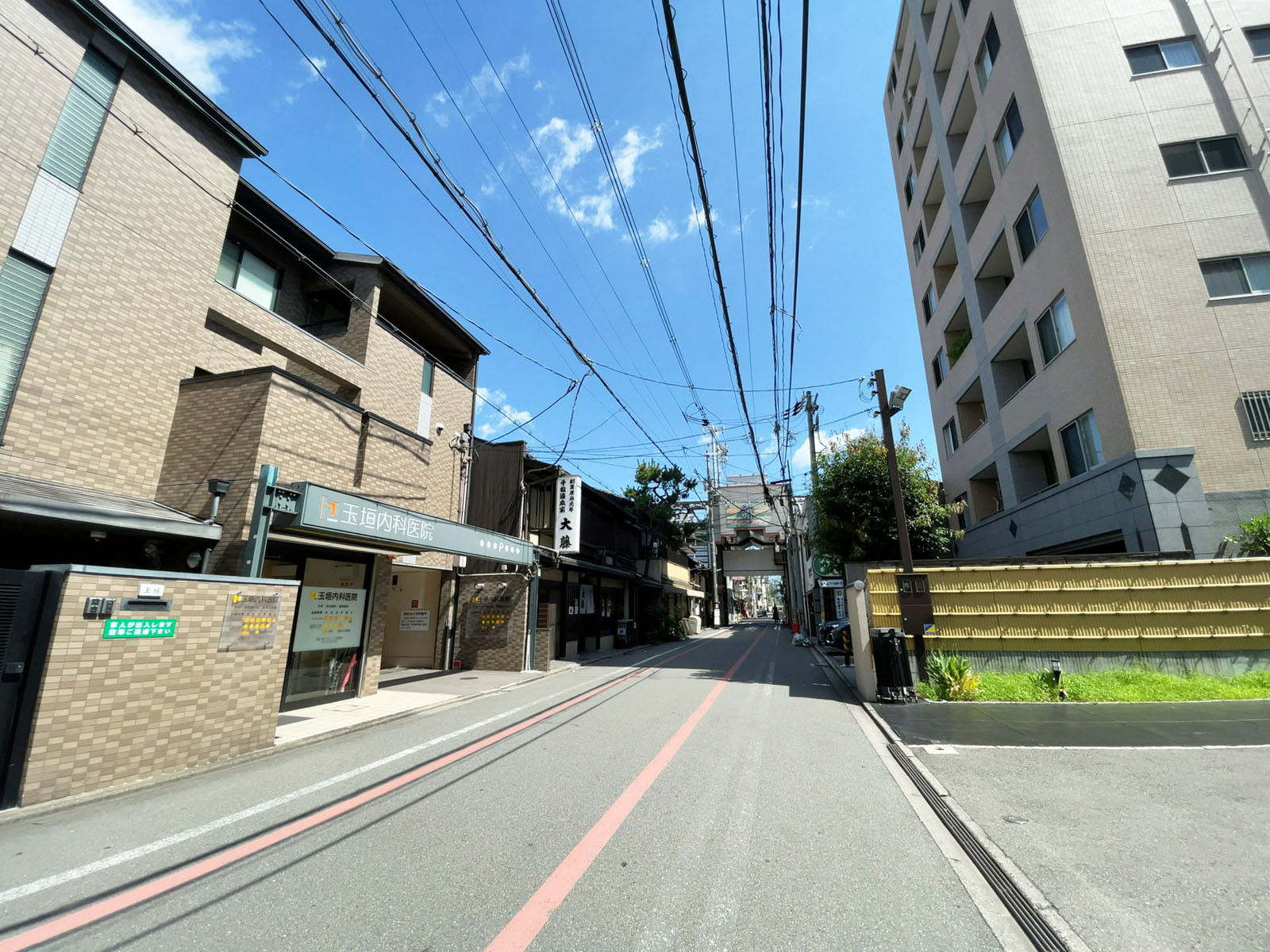 古都ビル前面の通り