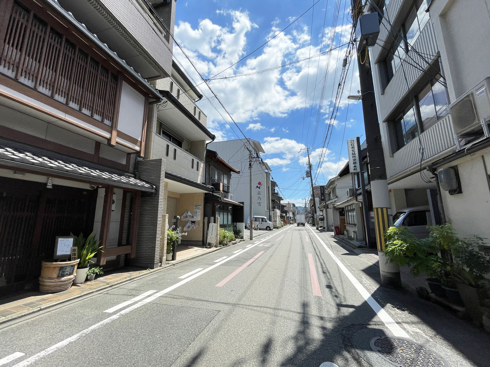 一杢WESTビル前面の通り