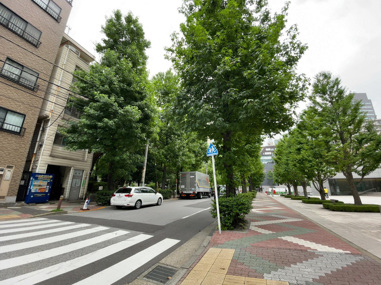 MSH日本橋箱崎ビル前面の通り