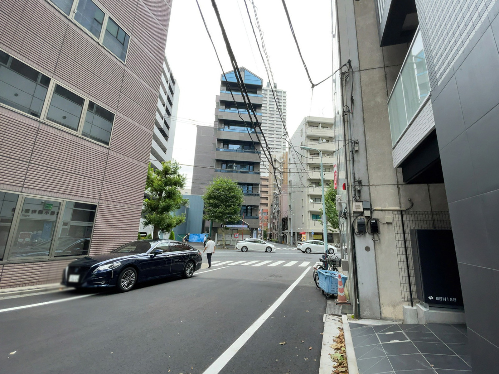 Biz Feel 茅場町前面の通り