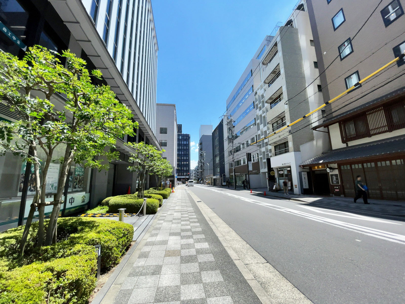 JRE四条烏丸センタービル前面の通り