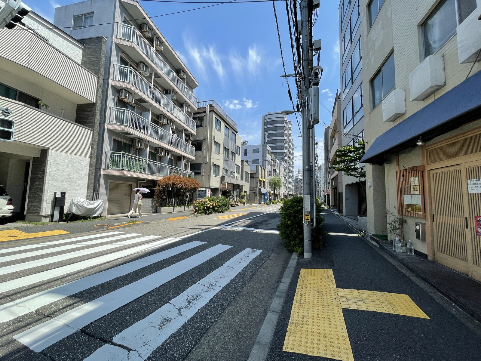 TKビル前面の通り