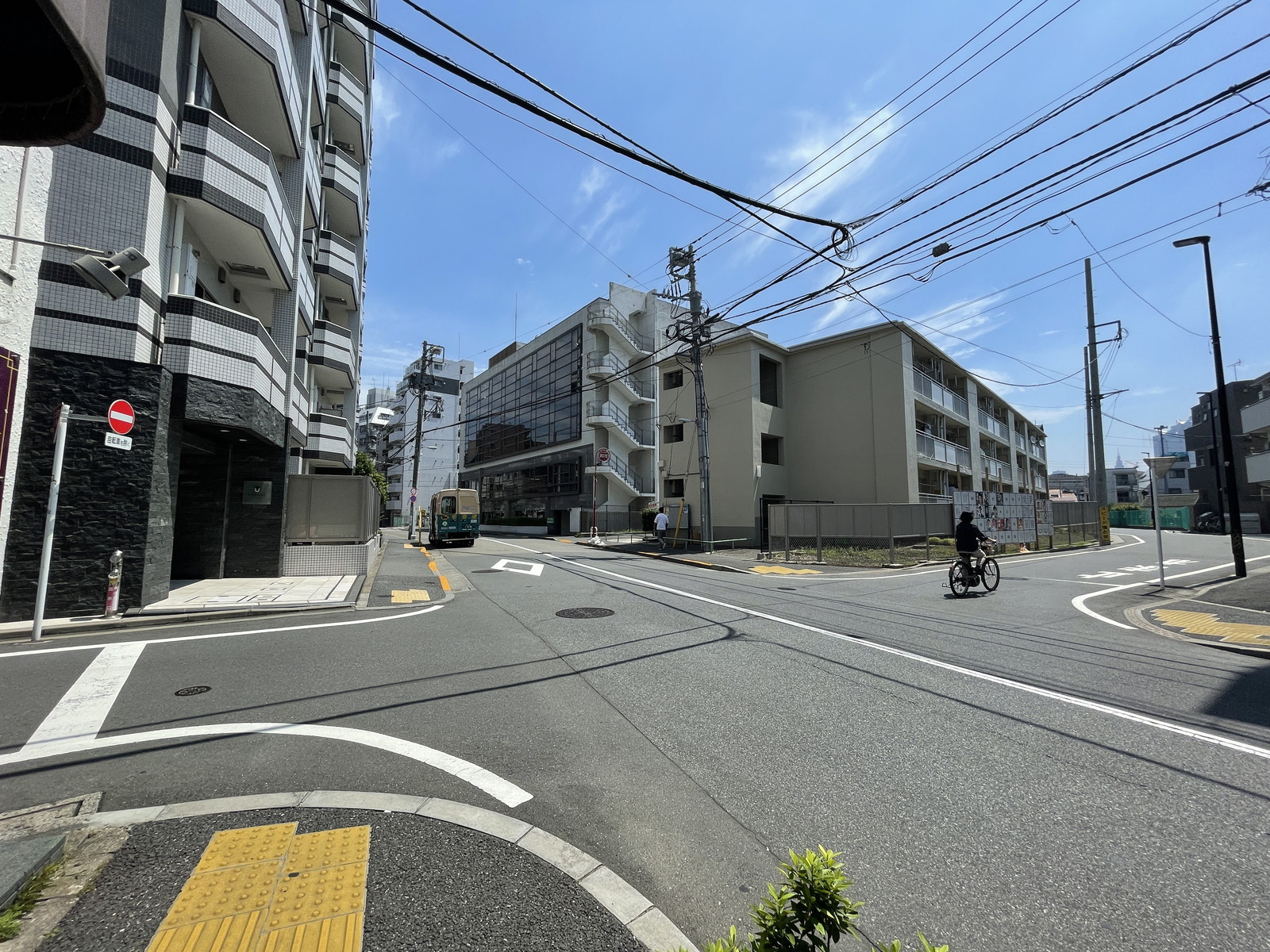 335中野新橋ビル前面の通り