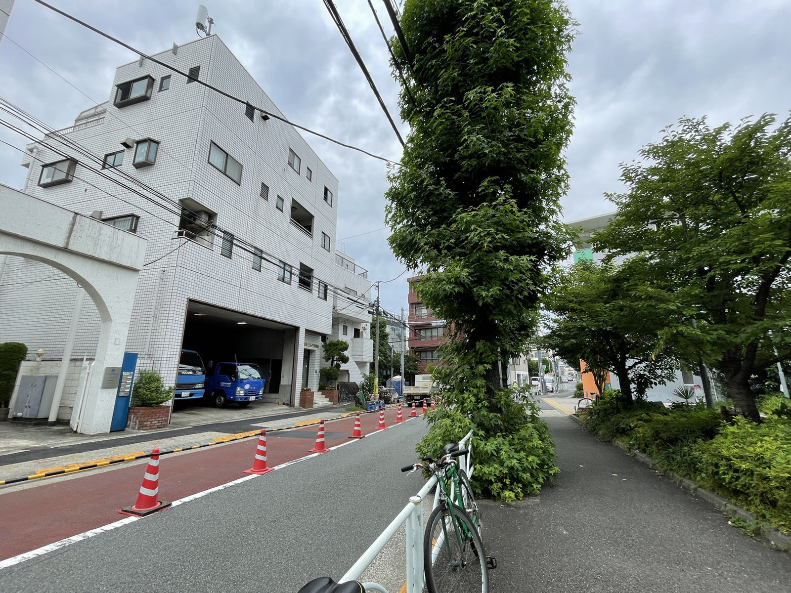 代官山三番館前面の通り