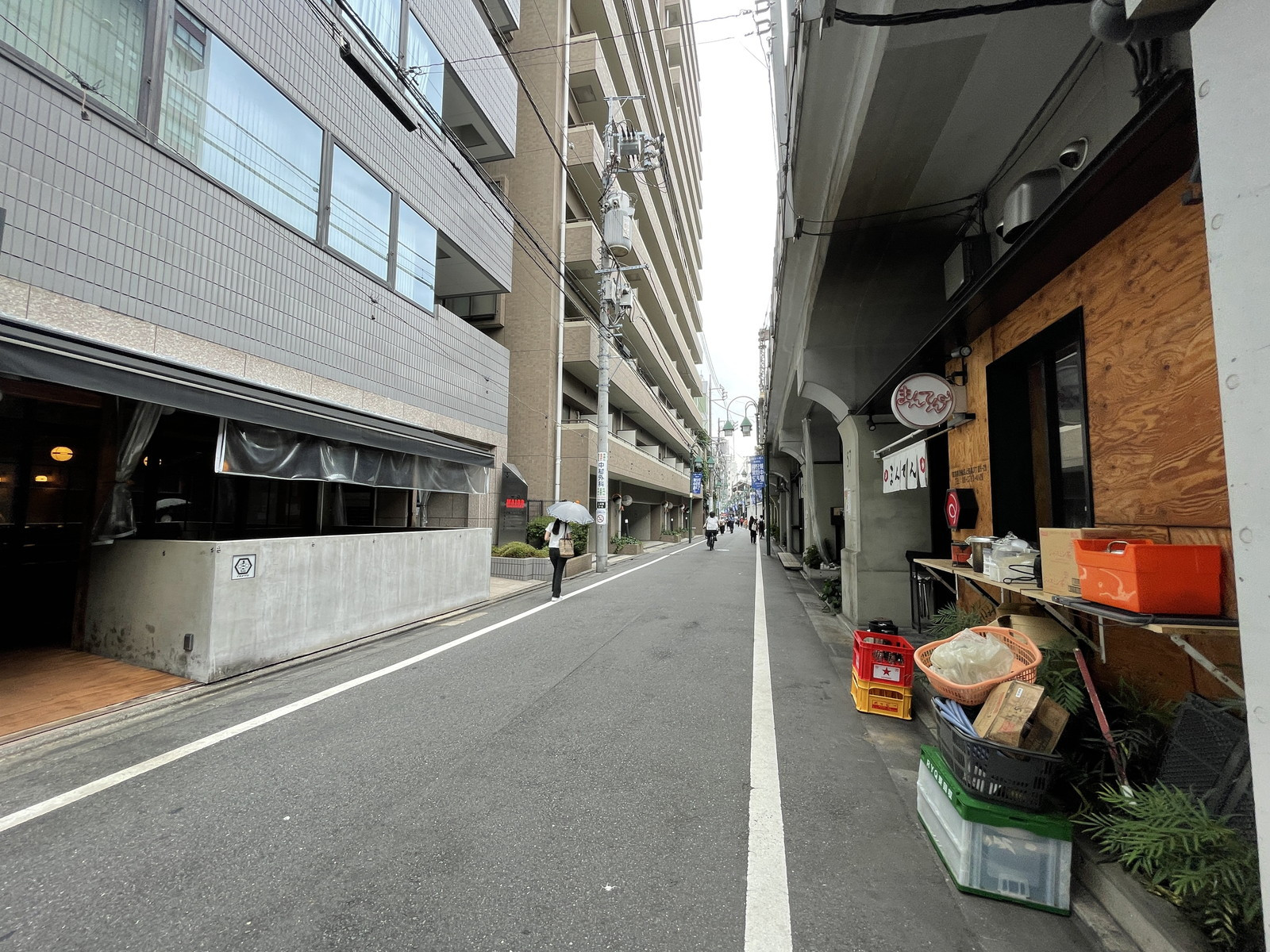 WINビル前面の通り
