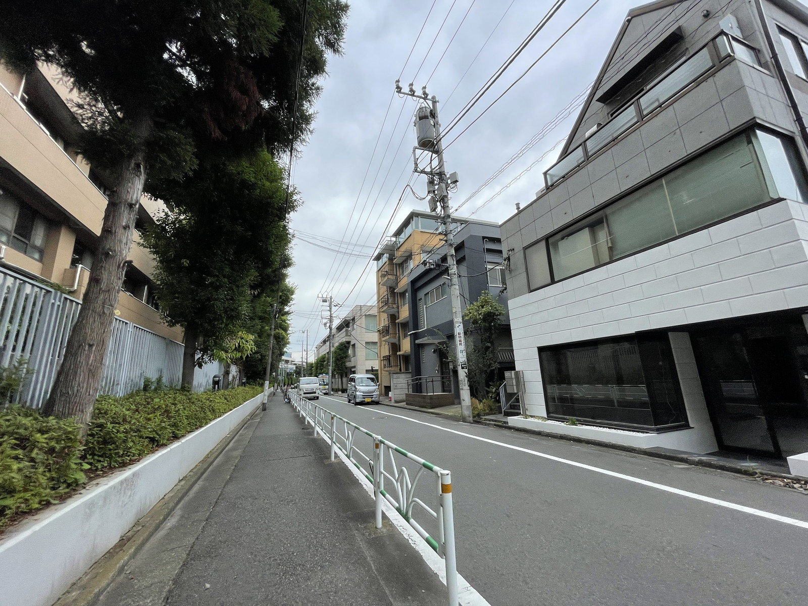 Mini House 代官山前面の通り