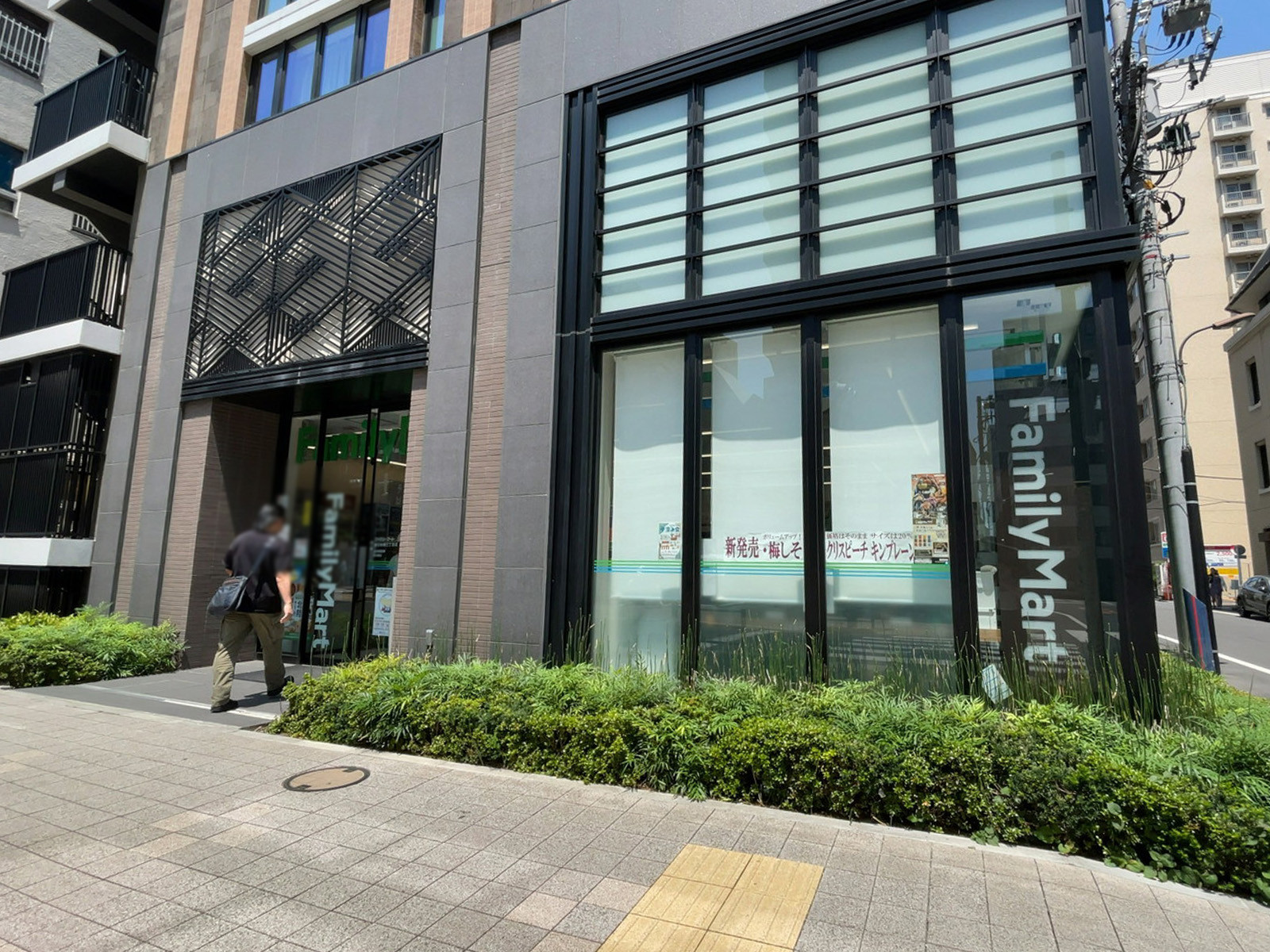 徒歩1分のファミリーマート 東日本橋三丁目店
