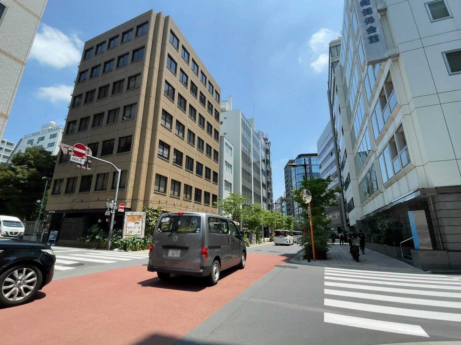 YOUビル前面の通り