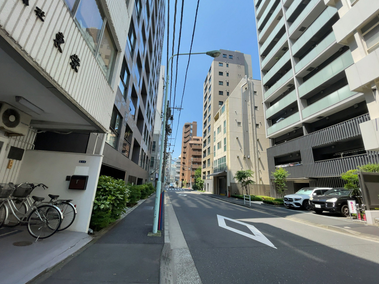 馬喰町三京ビル前面の通り