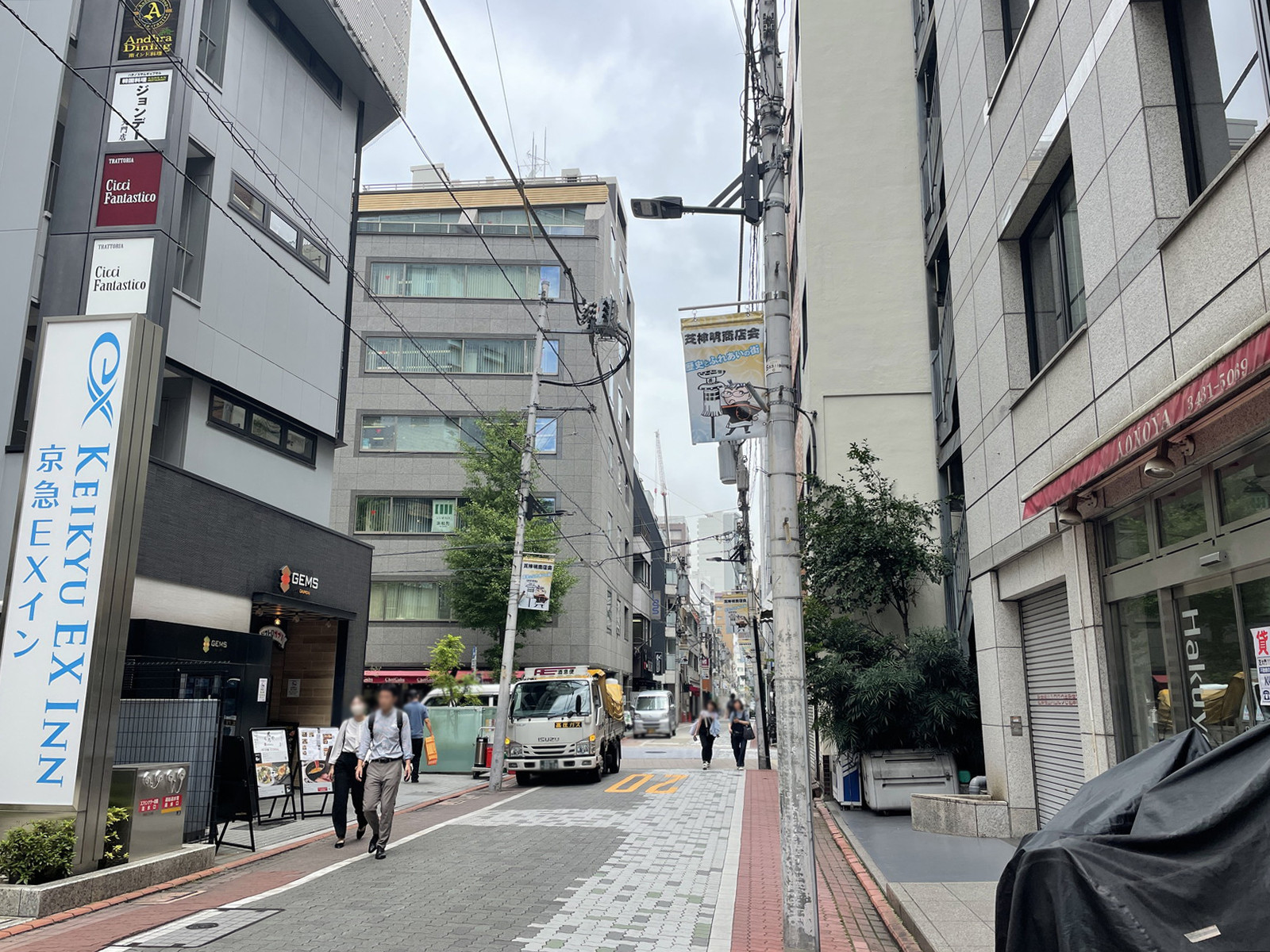 大門OKビル前面の芝神明商店街