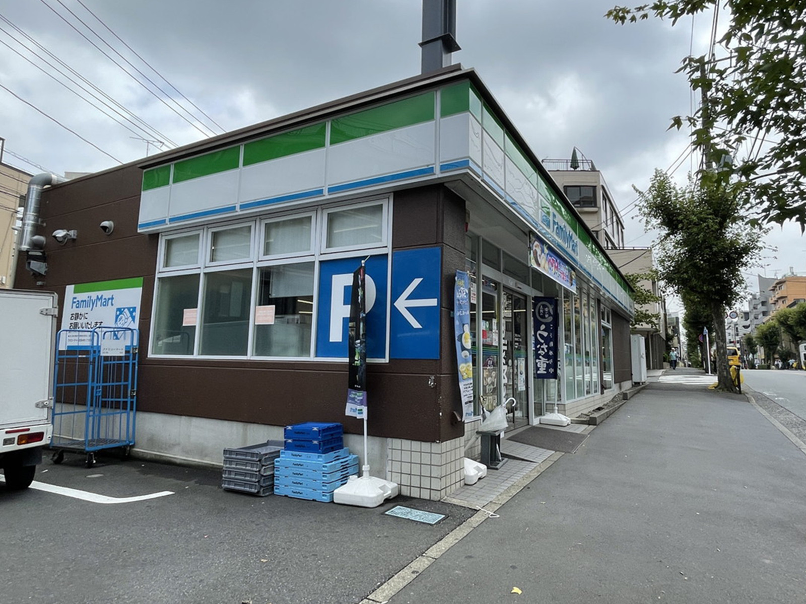 徒歩3分のファミリーマート目黒本町3丁目店