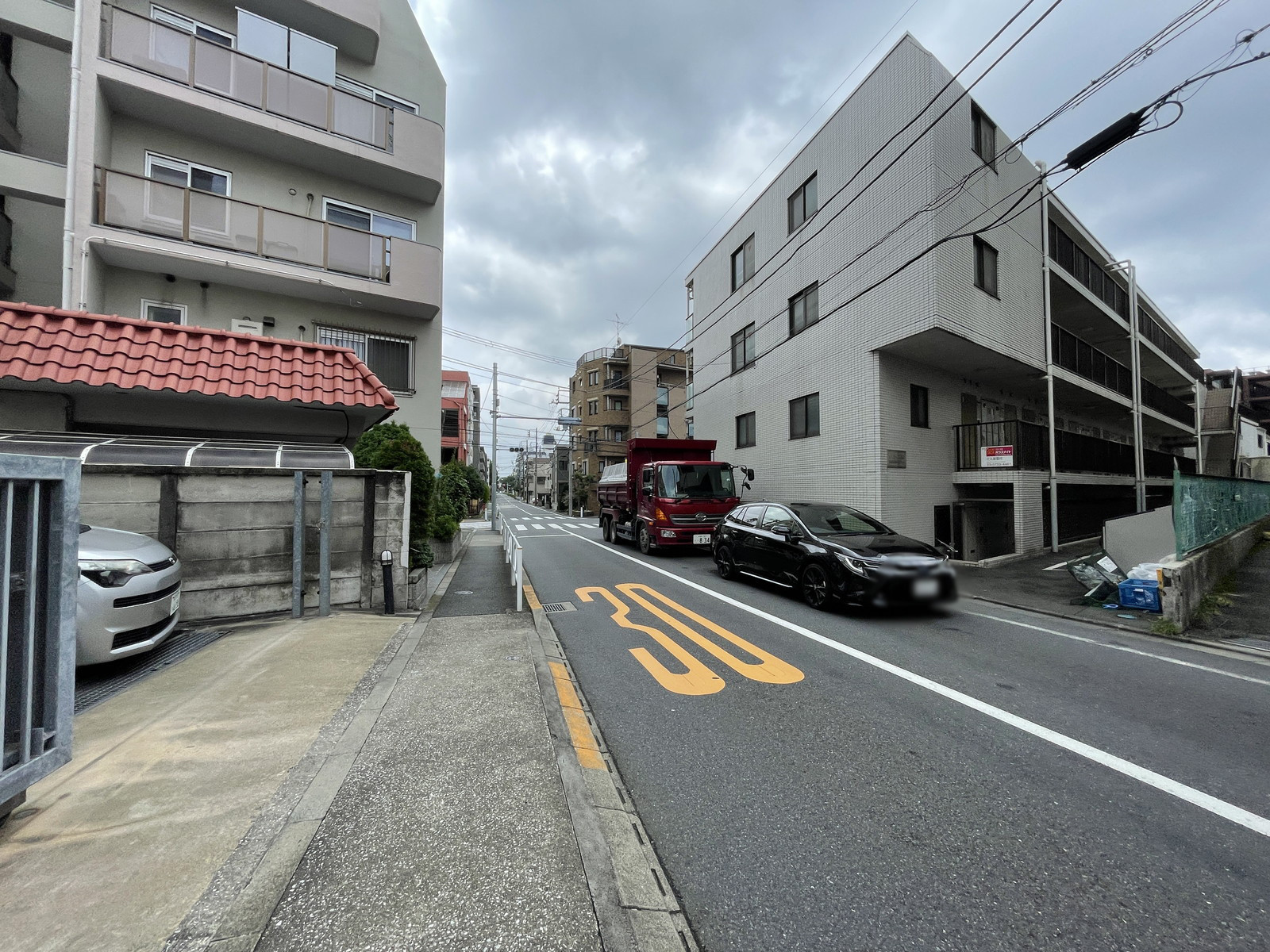 トダカ学芸大コーポ前面の通り