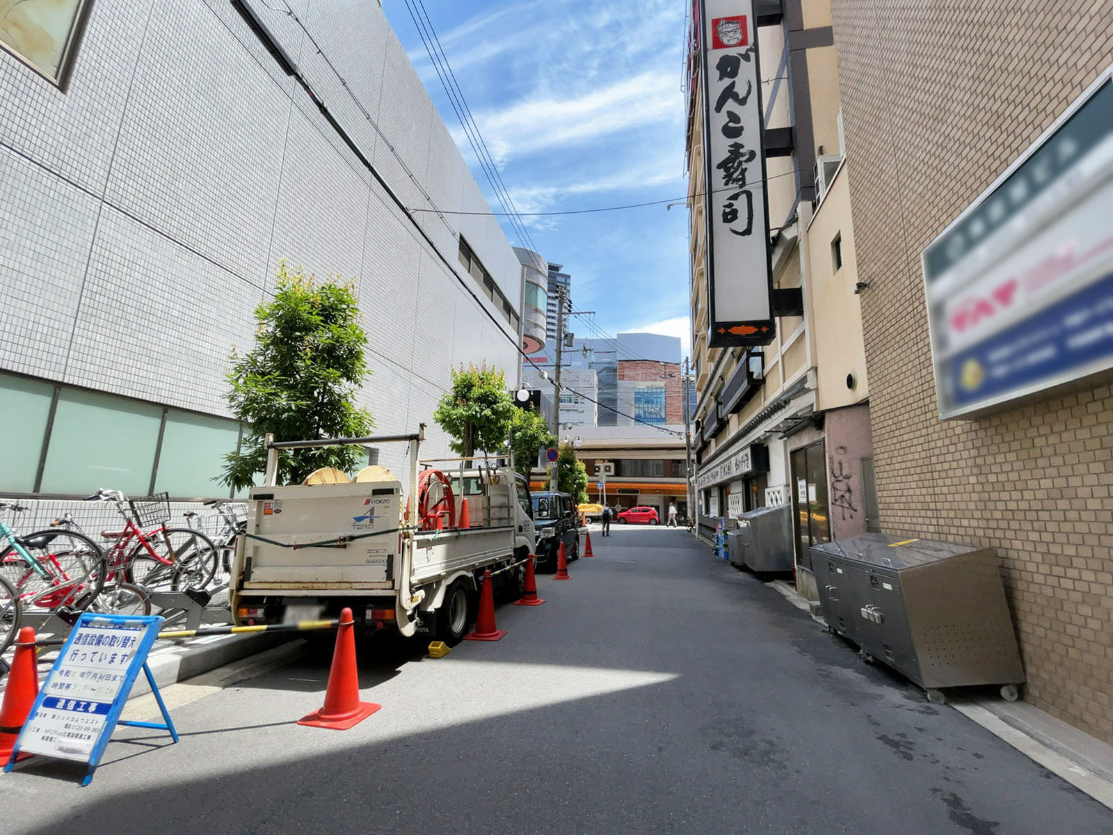 梅田旭ビル前面の通り
