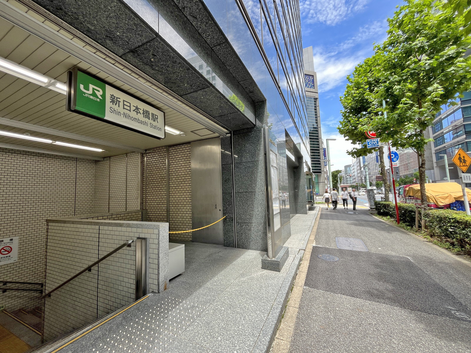 最寄りの「新日本橋駅」