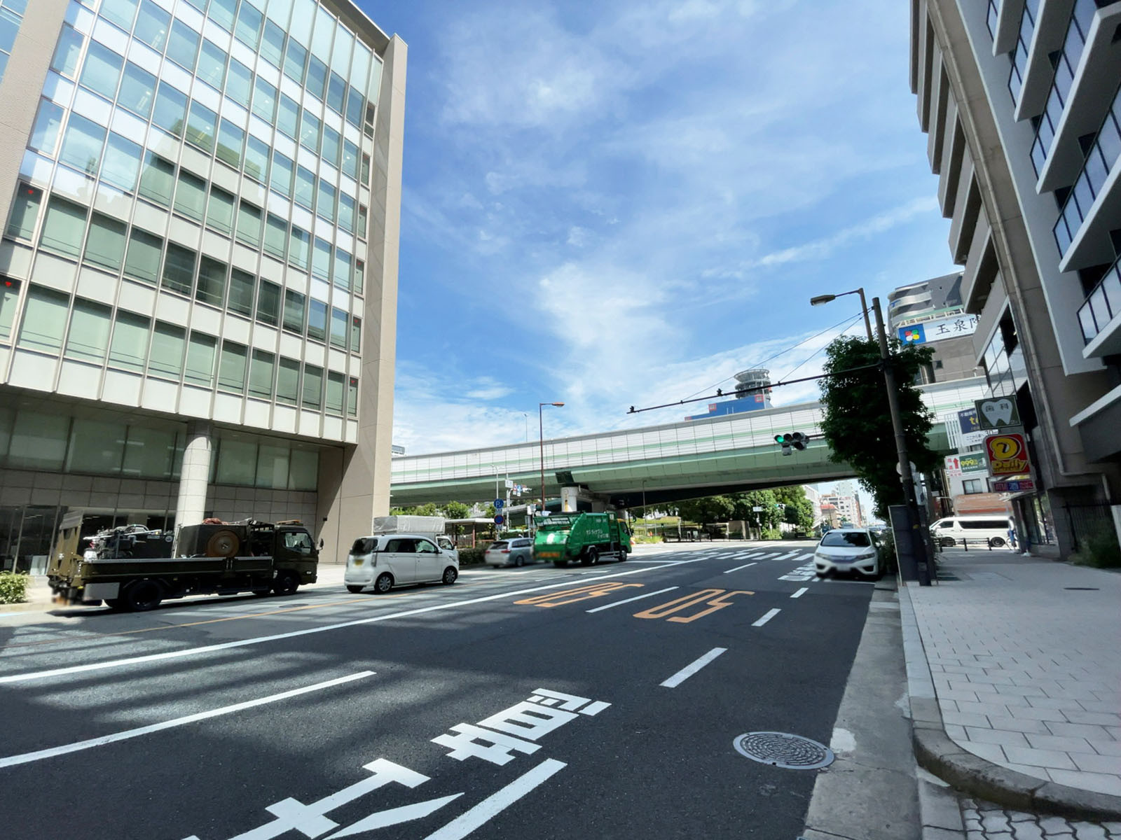 新末広ビル前面の通り