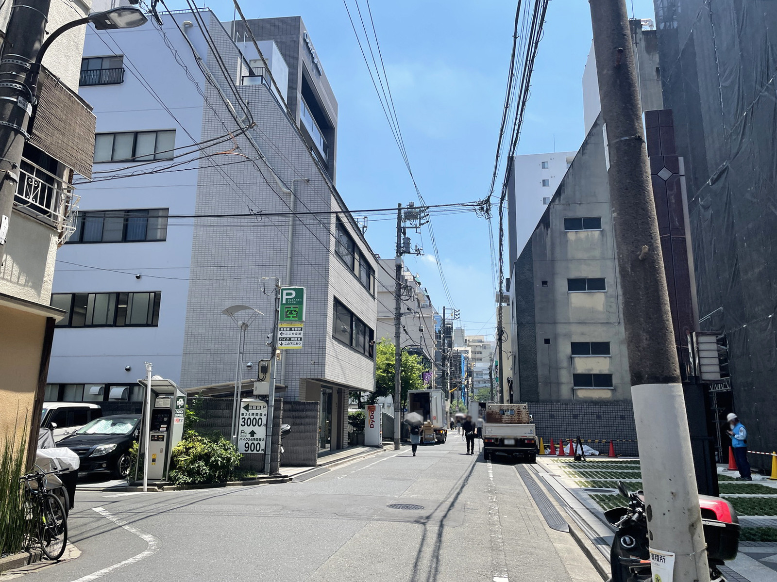 ルーツビル前面の通り