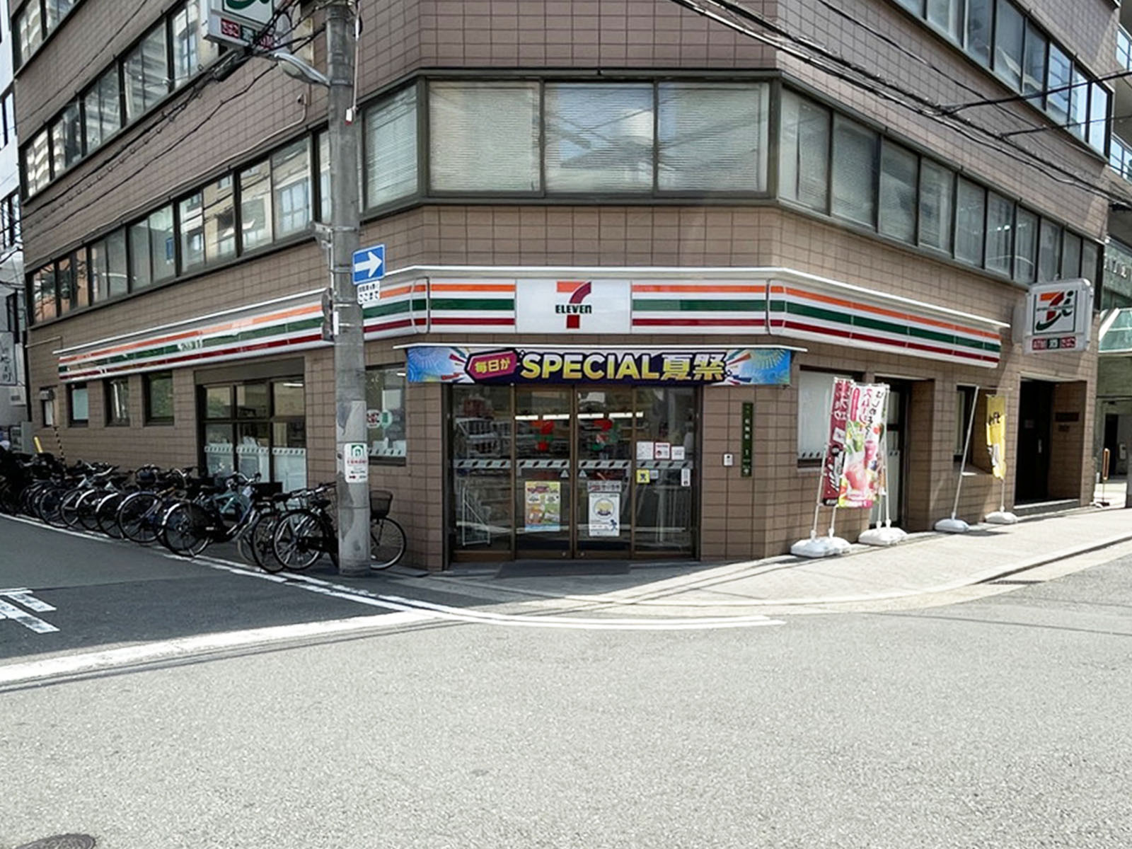 斜め向かいのセブンイレブン 大阪紅梅町店