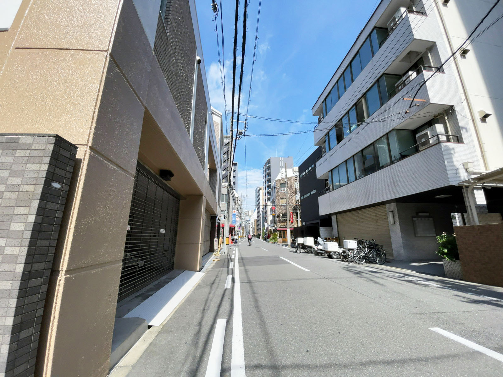 山本ビル前面の通り